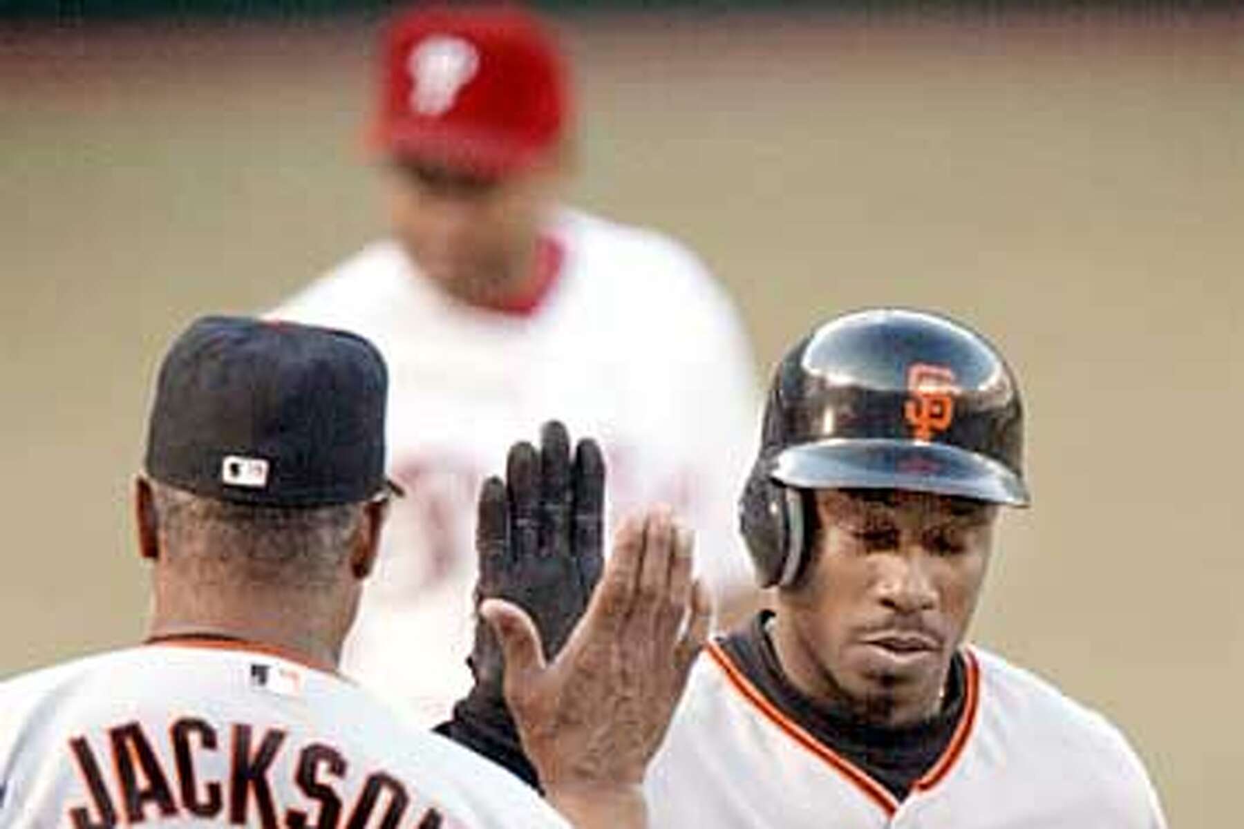 San Francisco Giants' new center fielder Kenny Lofton is