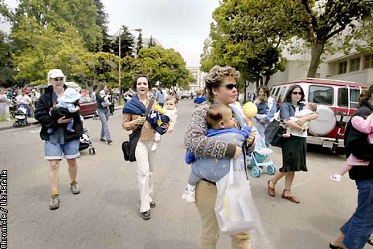 1,130 mothers set breastfeeding record