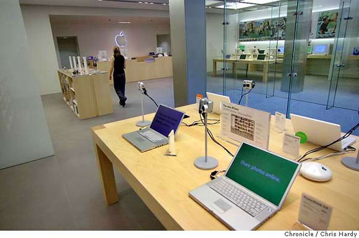 Apple's new flagship store set to open in S.F. / Computer company to