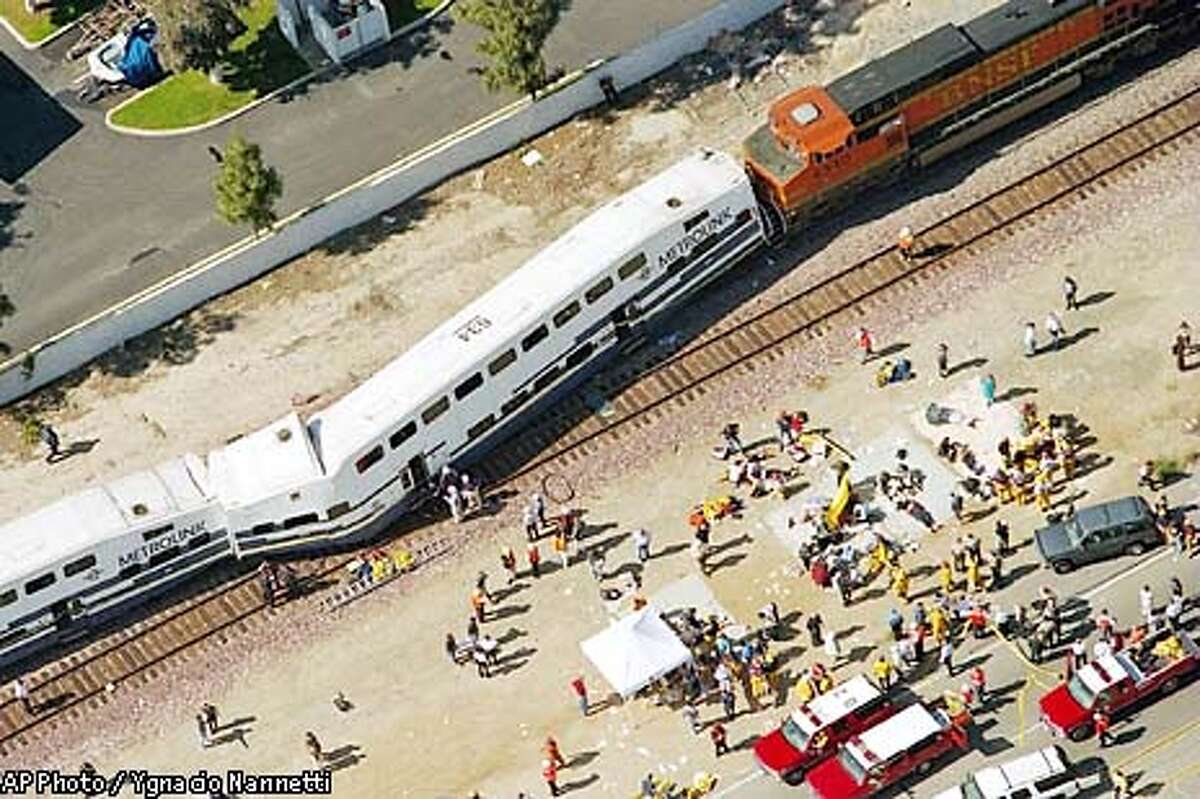2 killed, hundreds hurt in rail crash / Freight and commuter trains hit