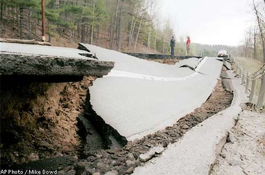 5.1 quake hits Northeast / Temblor felt from Canada to Baltimore