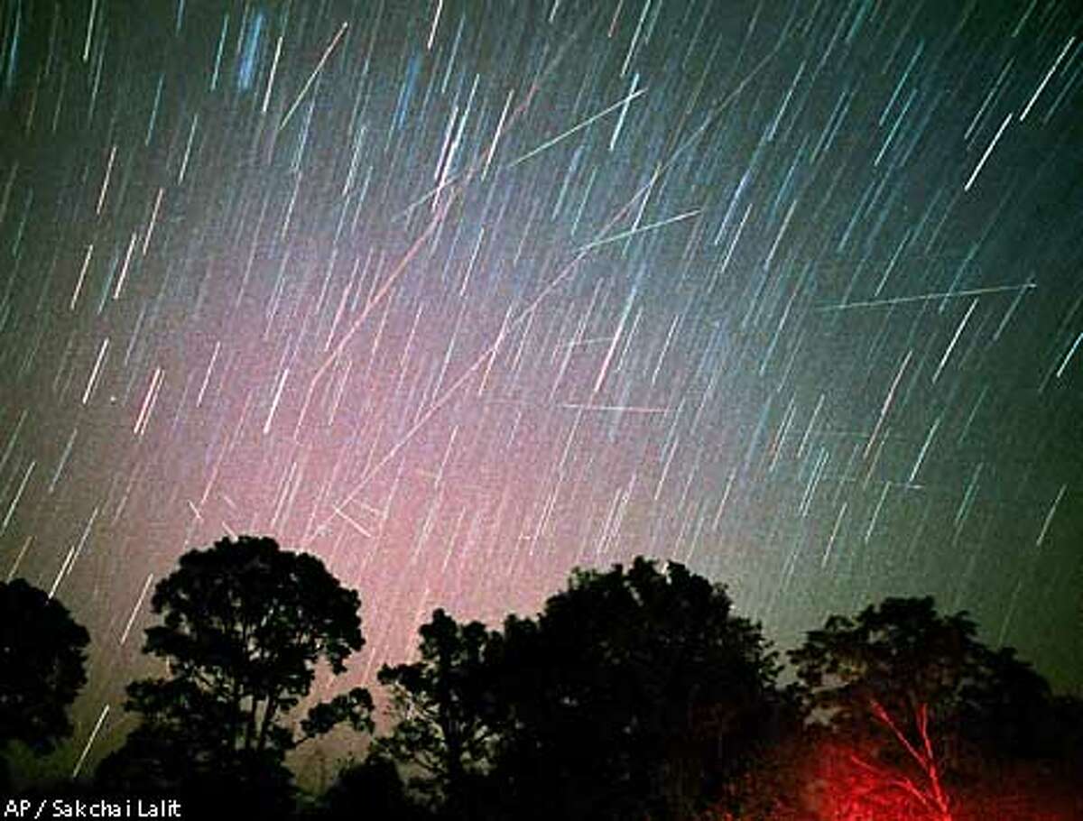 Celestial magic / Leonid meteor shower delights sky watchers