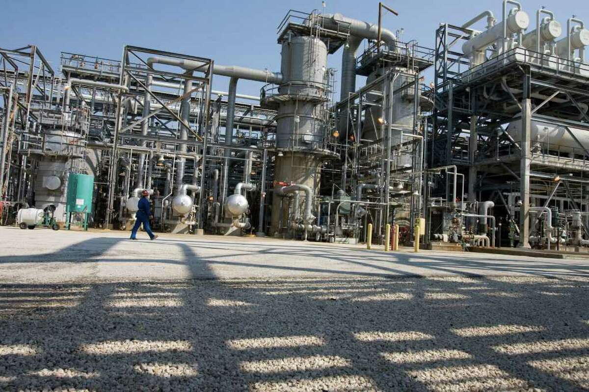 Shell's Deer Park refinery is one of the facilities affected by negotiations with the United Steelworkers International. Nationwide contract talks cover 30,000 refinery and chemical workers - including 4,600 in the Houston area.