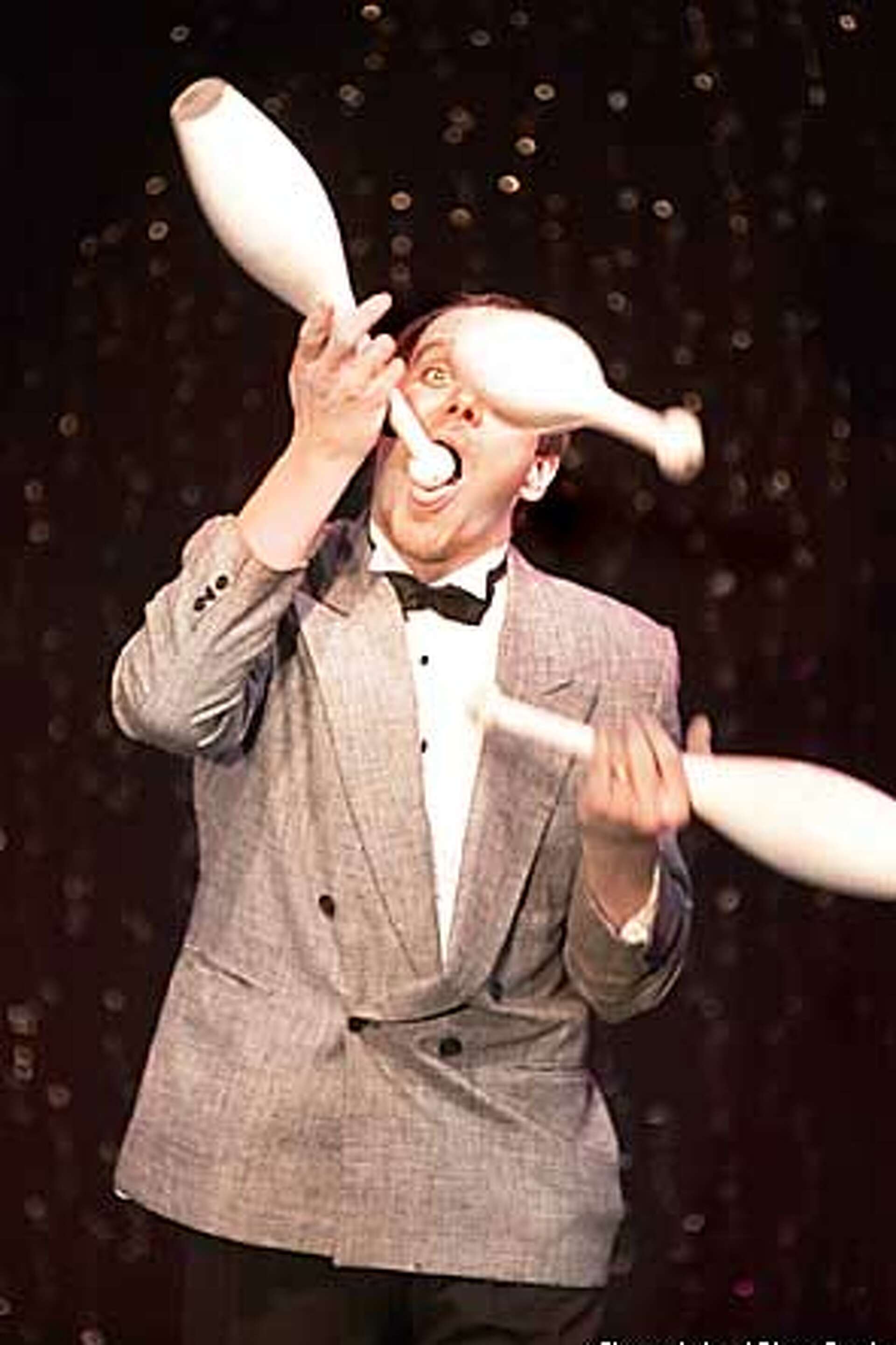 THE ARTS / Juggler gets raves for dropping the ball