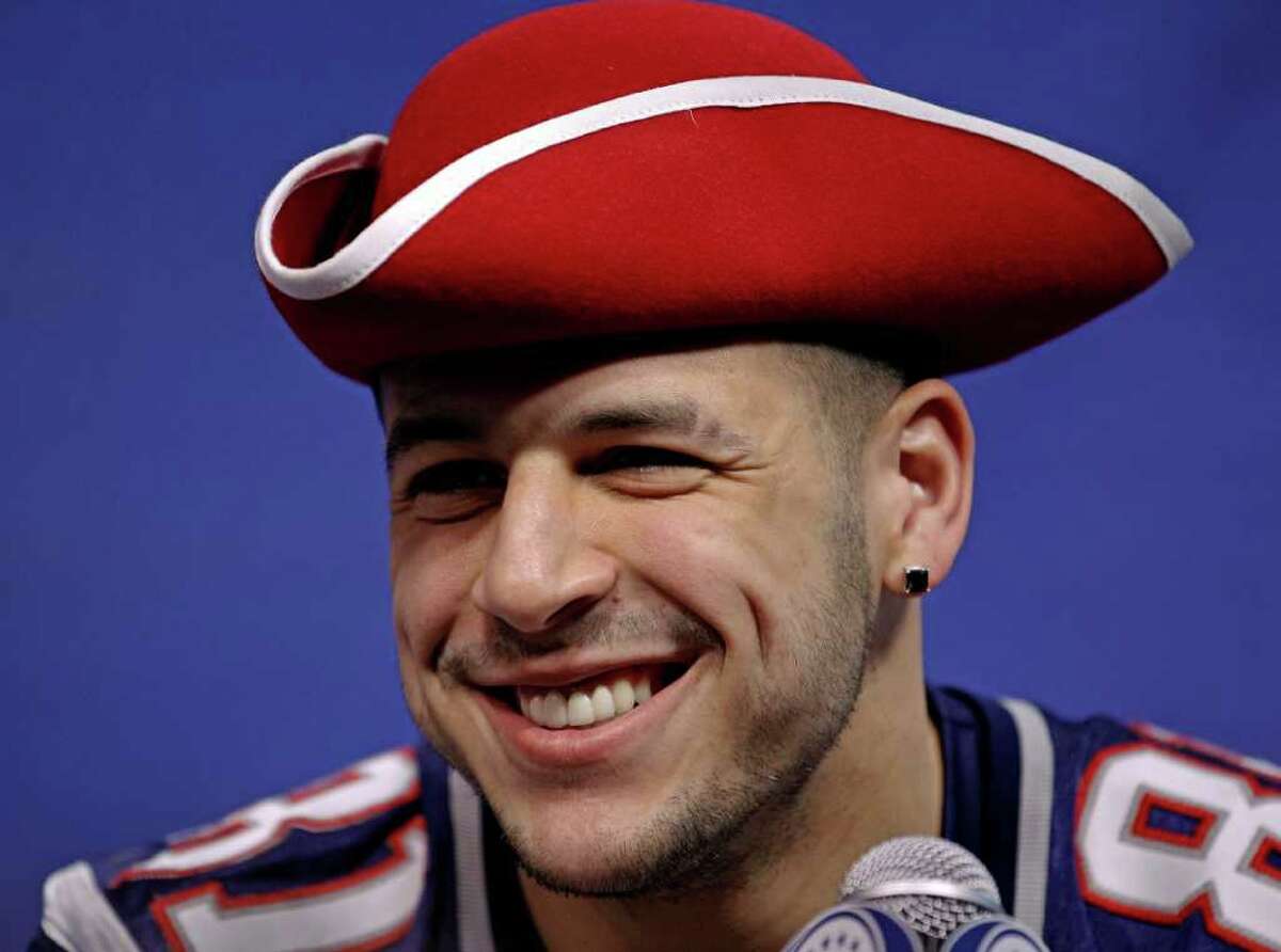 Adversity follows Patriots TEs Rob Gronkowski, Aaron Hernandez