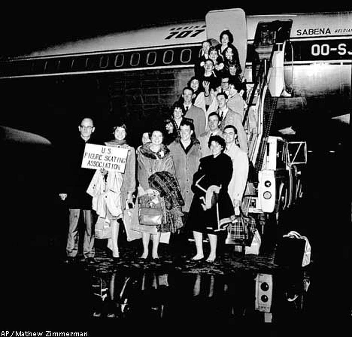 Skating's darkest day / A crash 41 years ago killed team