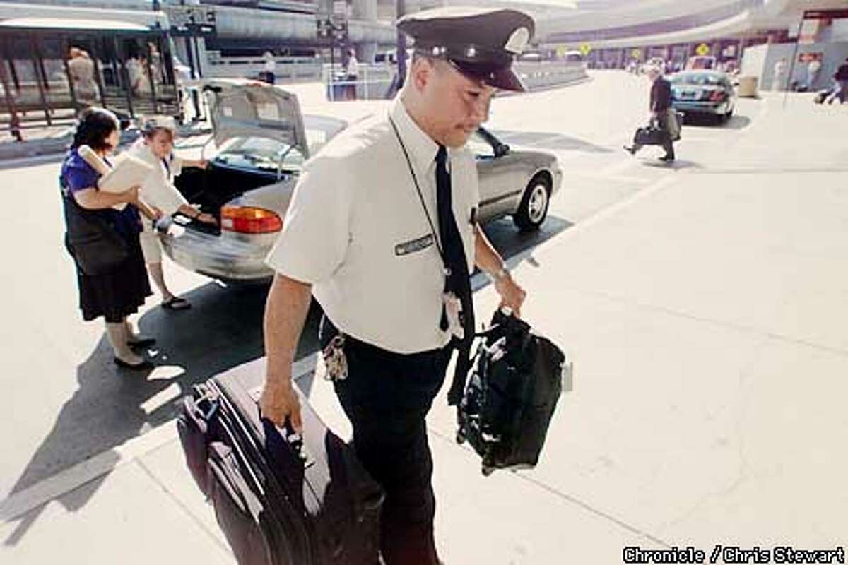 Ready for takeoff / Americans start fo fly again and curbside check