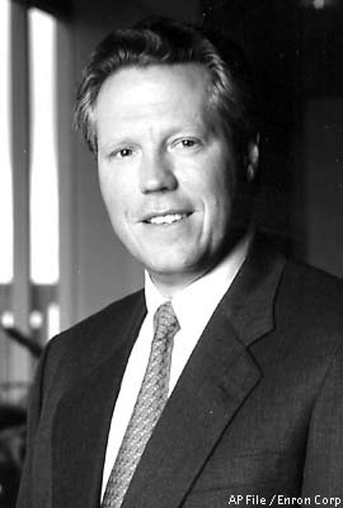 ExEnron official's apparent suicide / Critic of firm's practices found