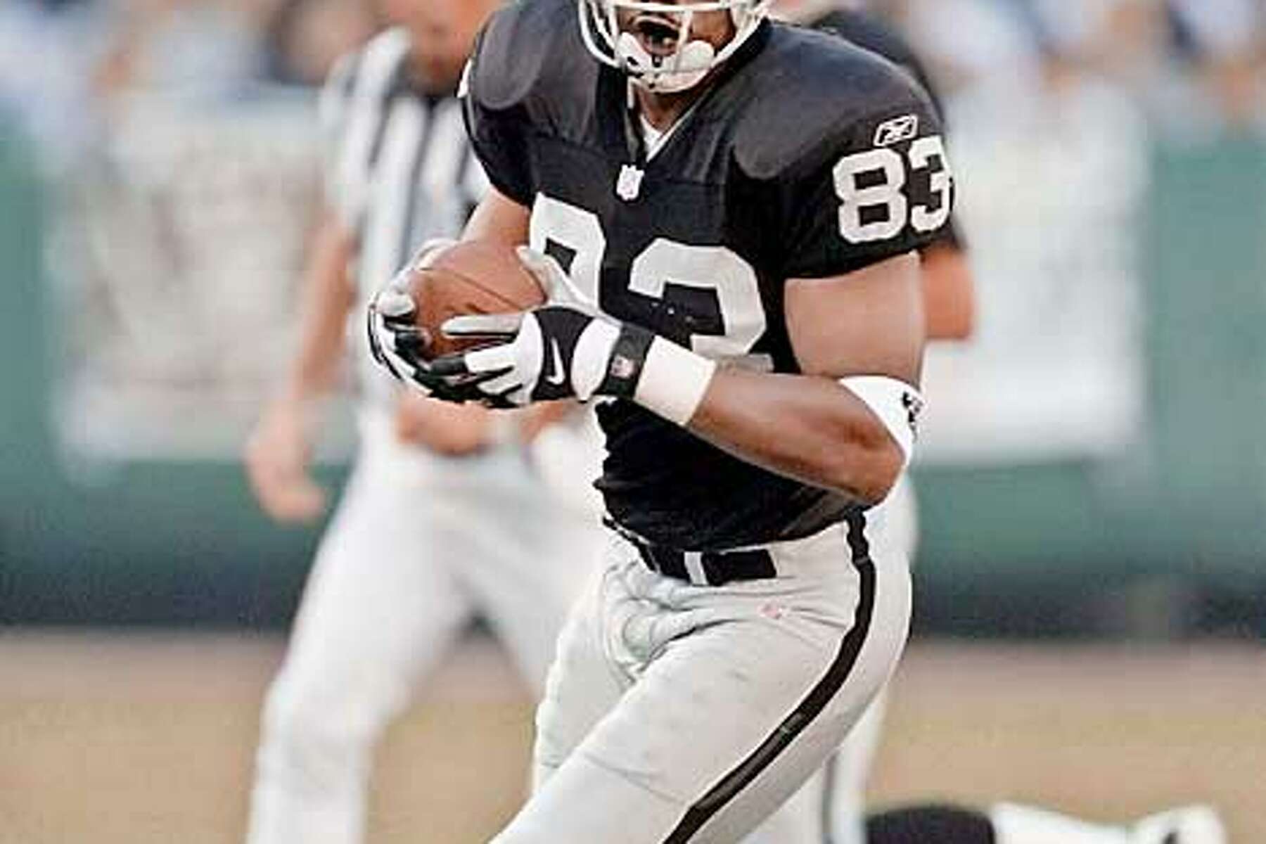 Nov 05, 2001; Oakland, CA, USA; Oakland Raiders CB Charles Woodson