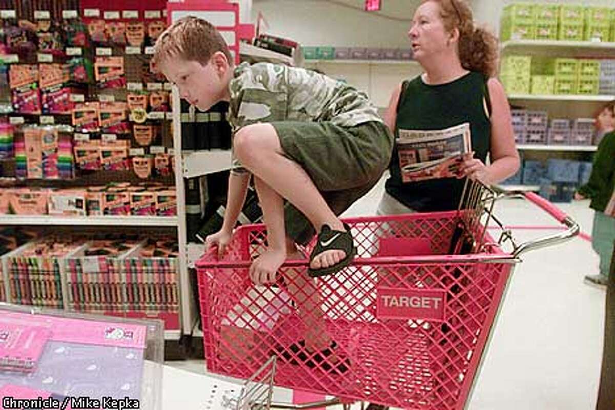 Dazed parents' treasure hunt / Schoolchildren's supplies have gotten a