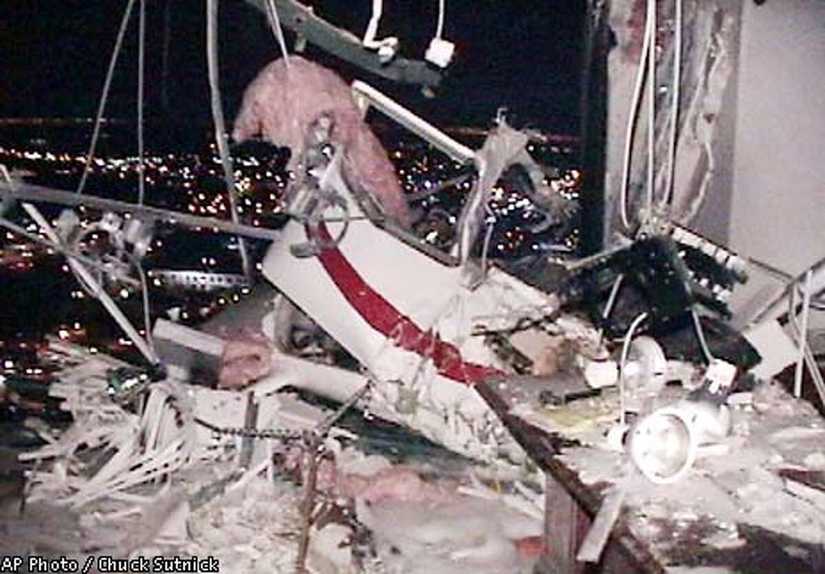 Pilot's suicide note praises hijackers / Teen planned crash alone