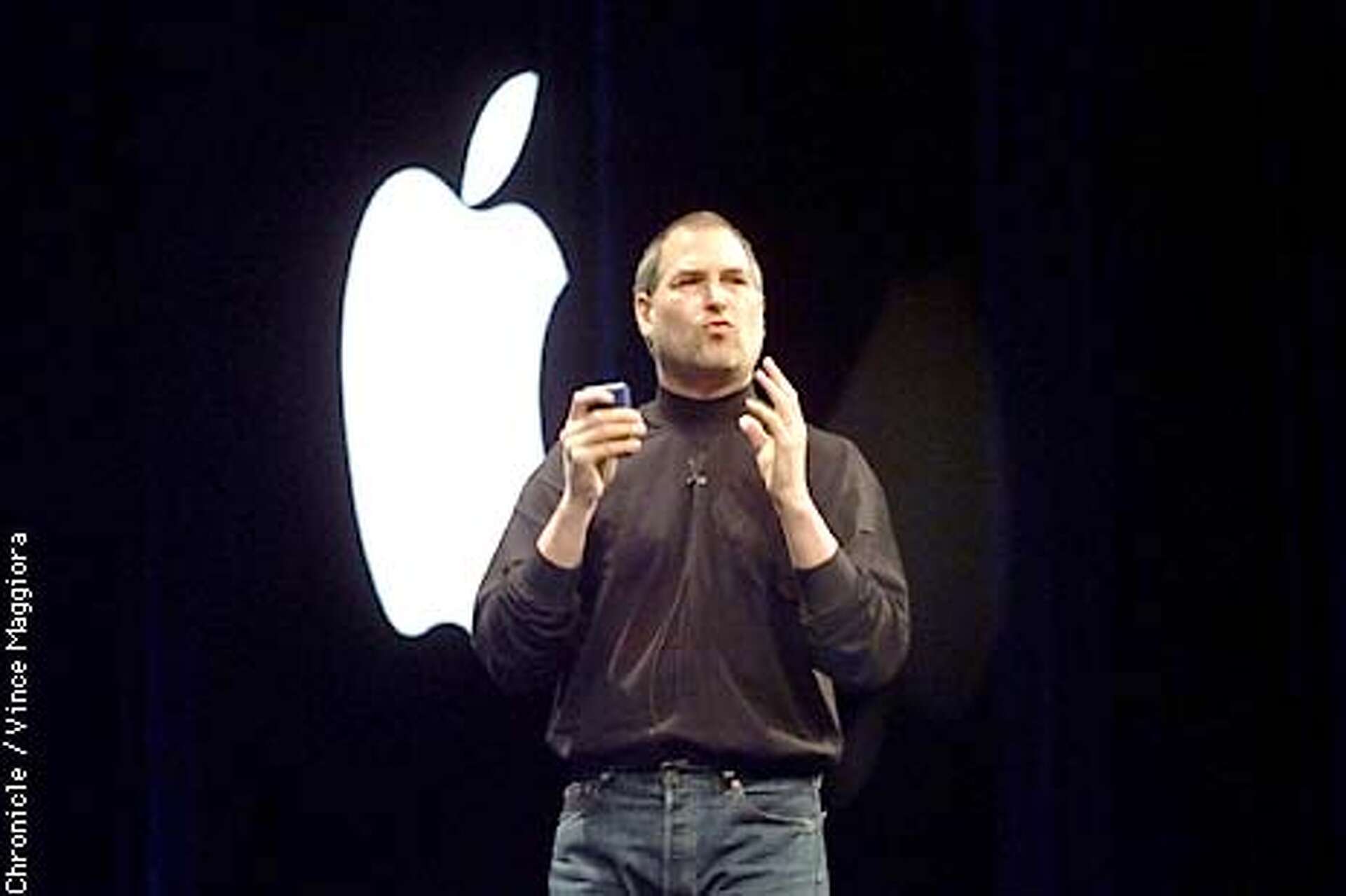 MACWORLD 2002 / Jobs performance / Apple's CEO has the computer