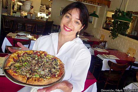 DINING / Savor pizza, rub elbows at chummy LoCoco's