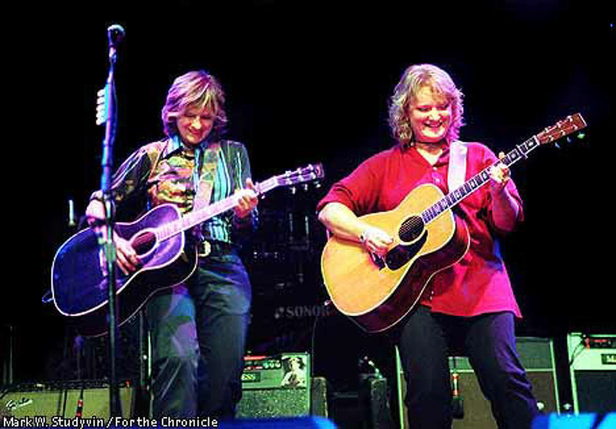 The Indigo Girls' Amy Ray and Emily Saliers had the audience singing along -- even to their new songs / Mark W. Studyvin / For The Chronicle