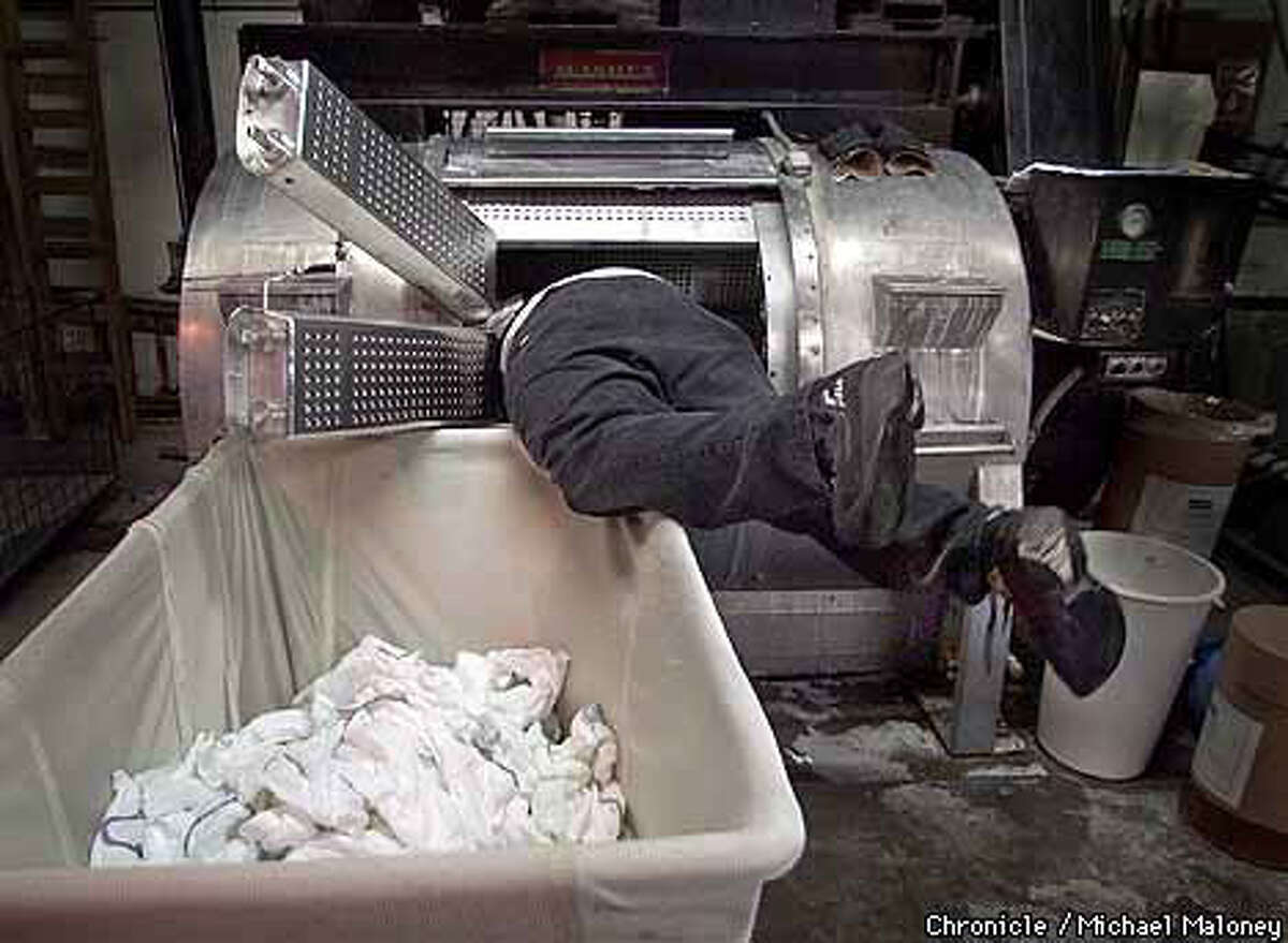 Messy Times for Diaper Services / Bottom line dooms clothusing firms