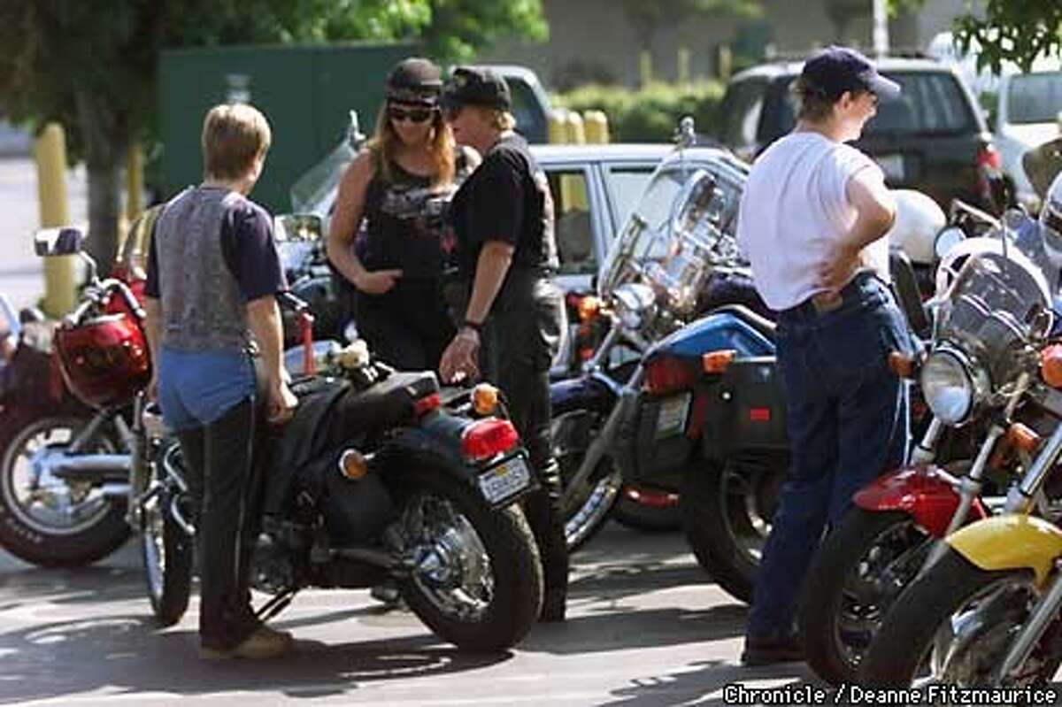BREEZY RIDERS / Women savor thrills, power of motorcycle riding in clubs