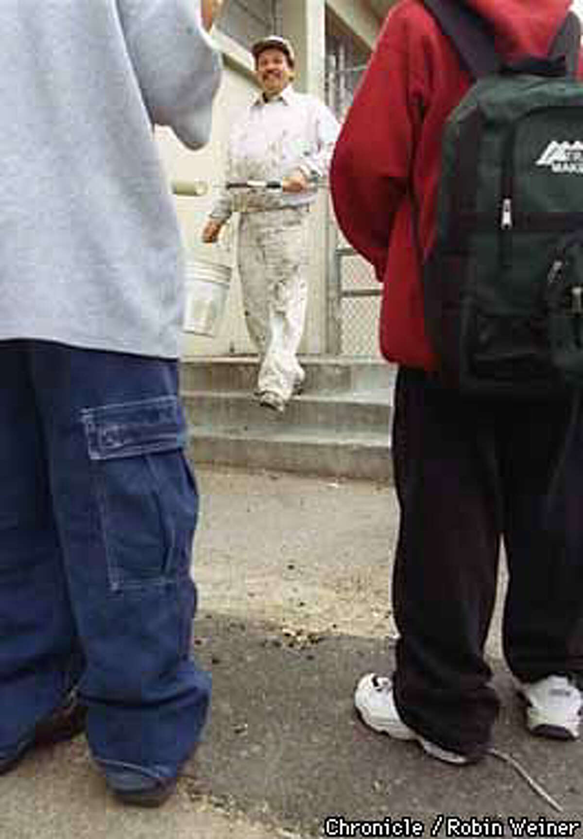 Seeing Beige / Graffiti busters paint and paint but are losing