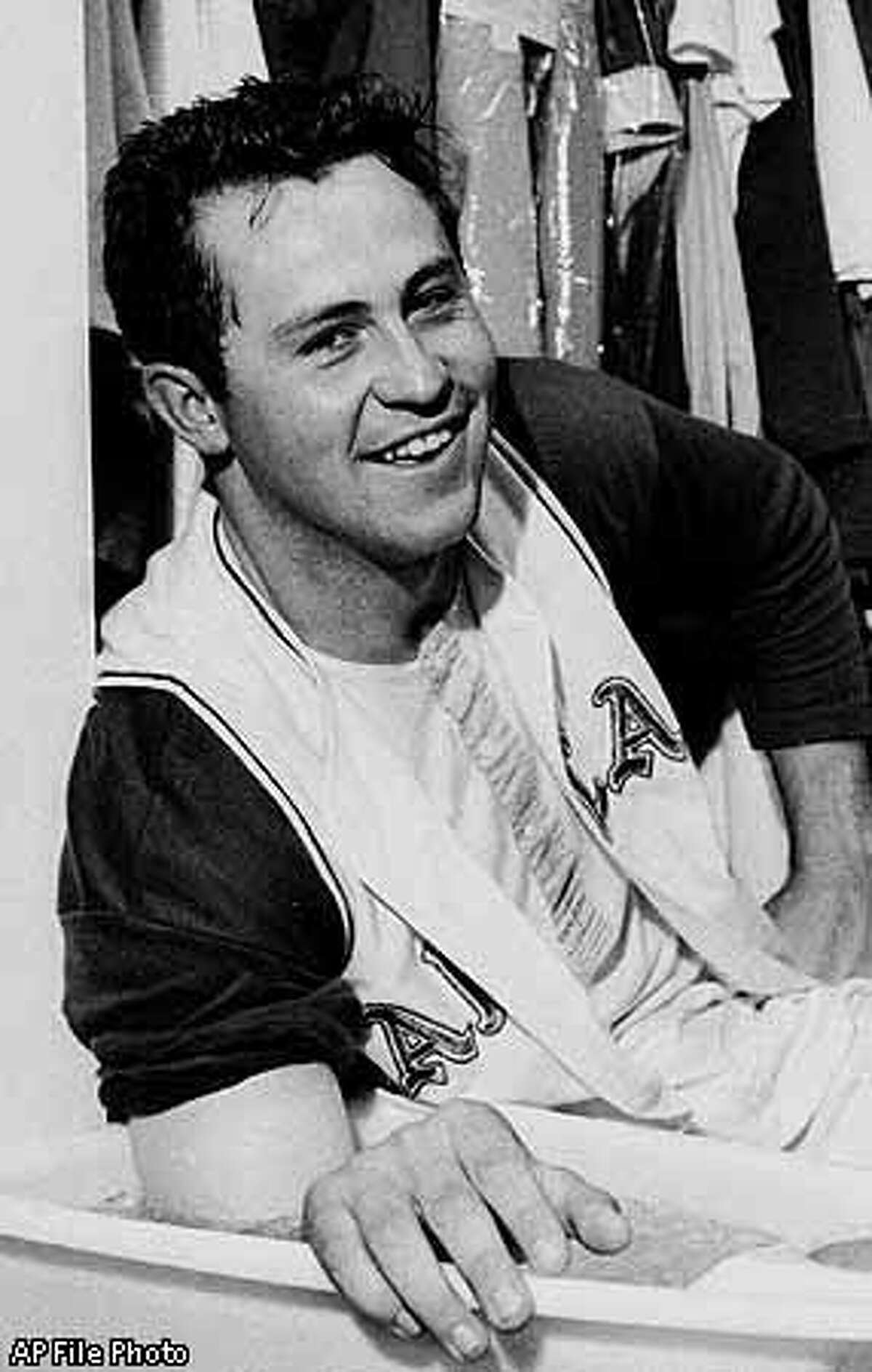 Catfish Hunter Dies at 53 / Hall of Fame pitcher helped Oakland win 3