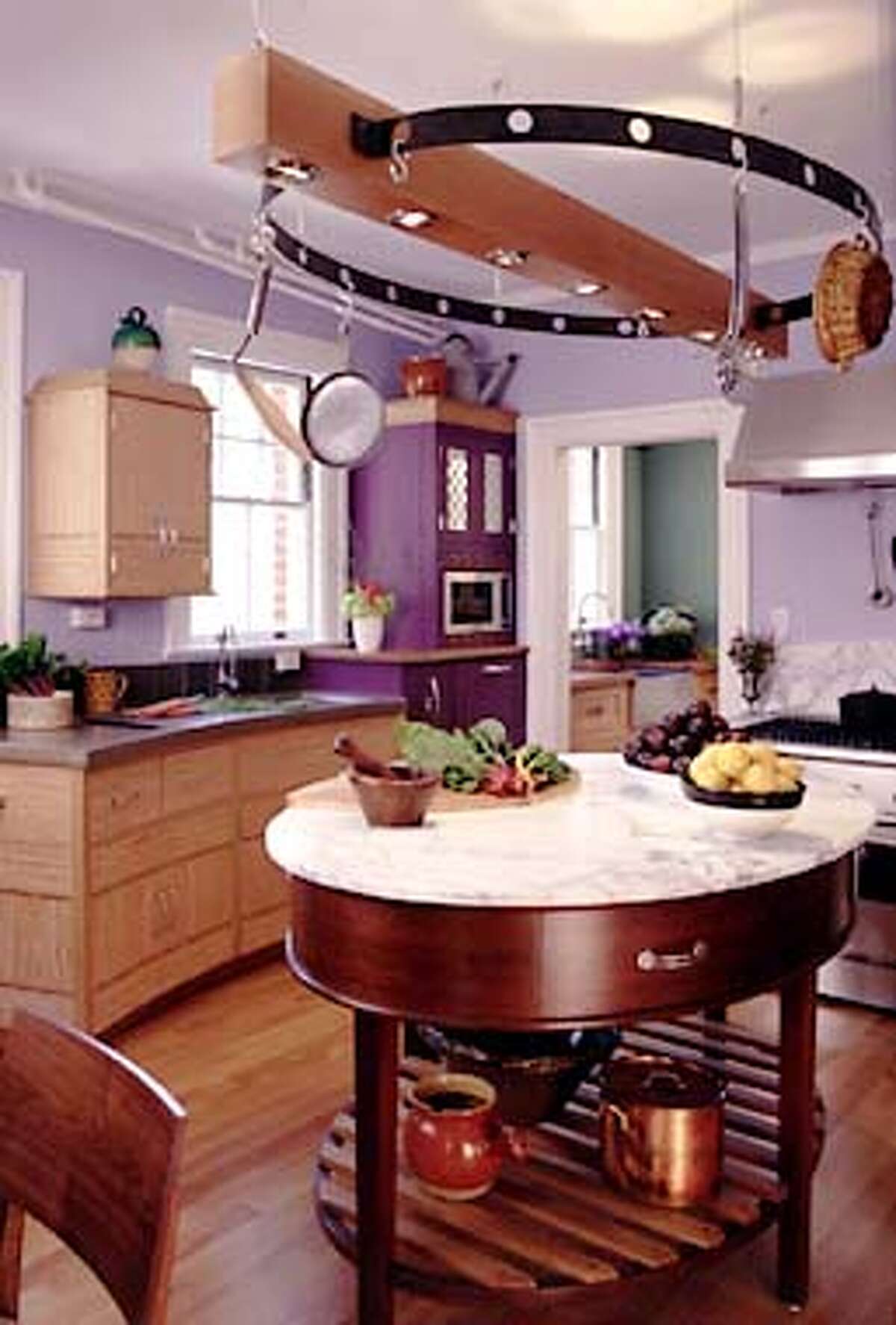 Showcase chic / From elegant kitchen colors to beaded shades and