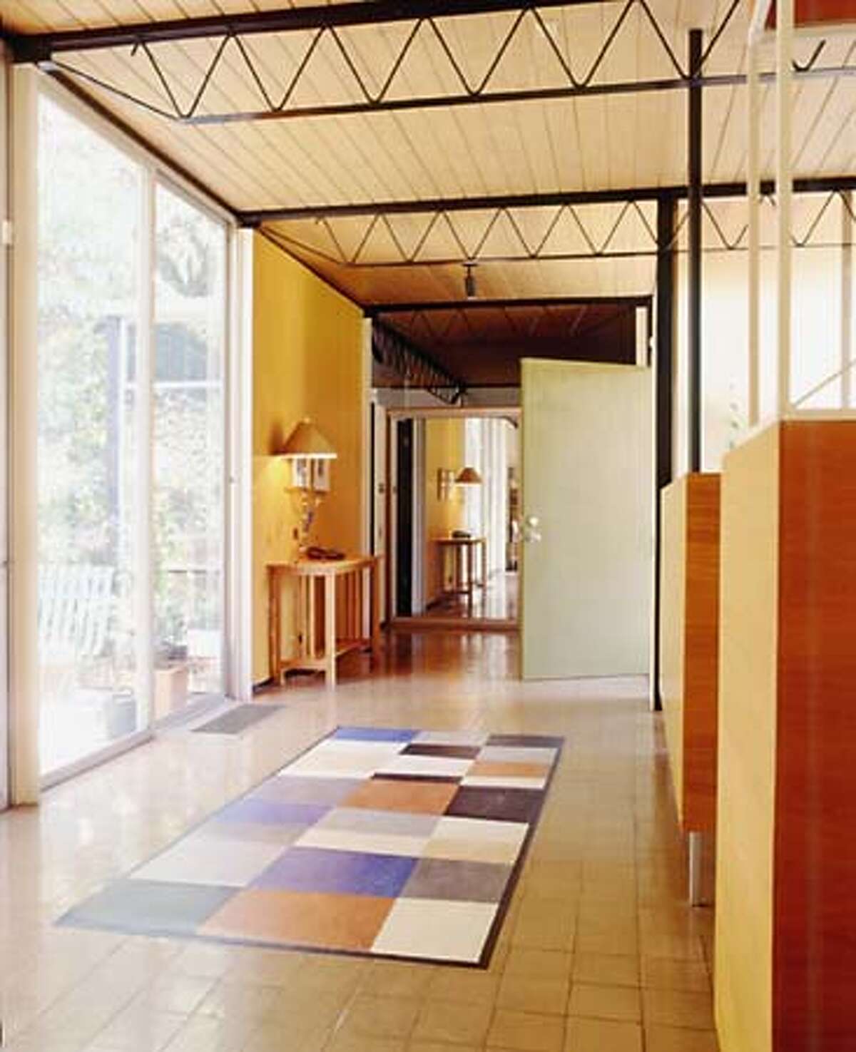 FLOOR SHOW / From true linoleum to stone, how to pick the right material