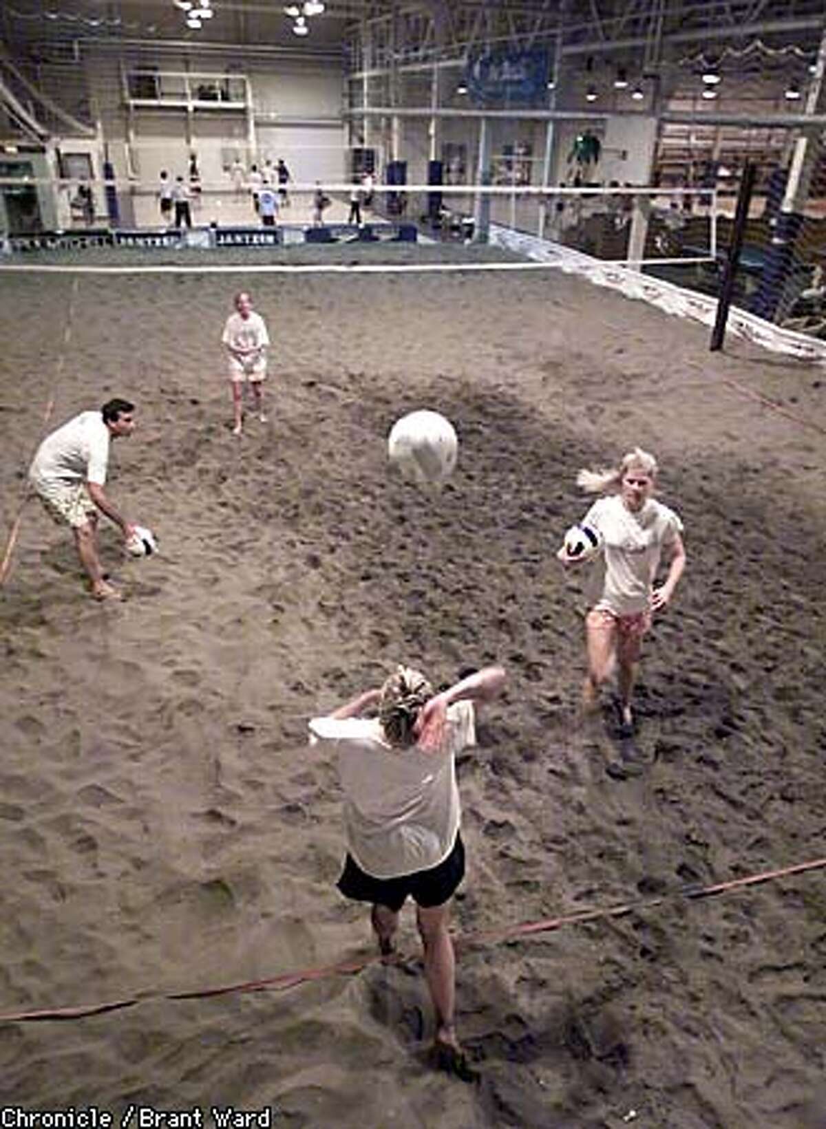 Hawaii at home / An indoor beach volleyball club tries to popularize a
