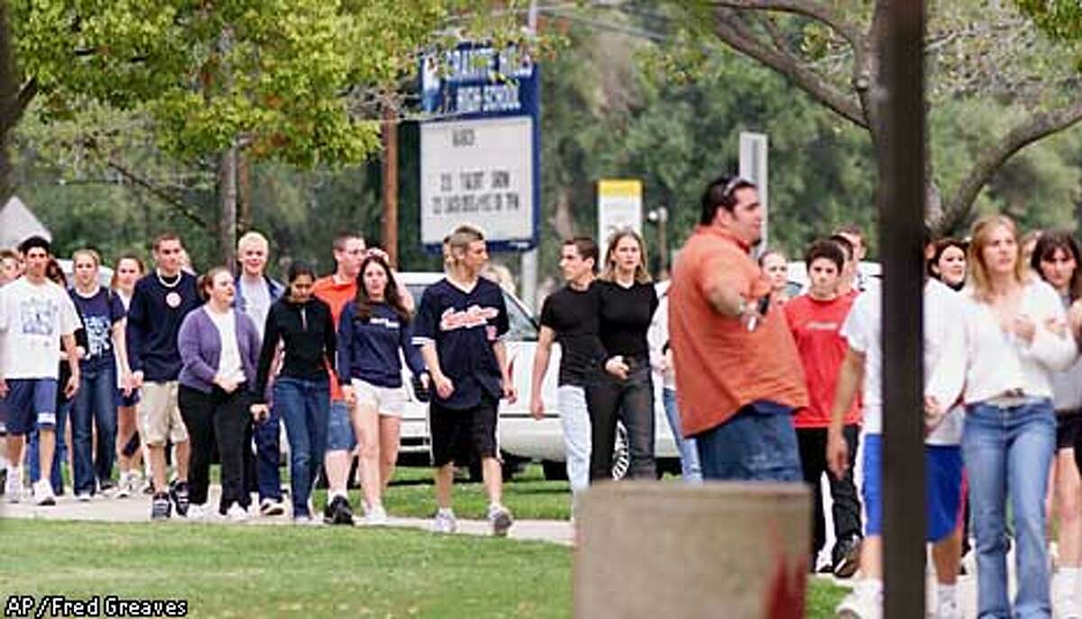 El Cajon School Shootout Injures 5 / Campus cop wounds student suspect