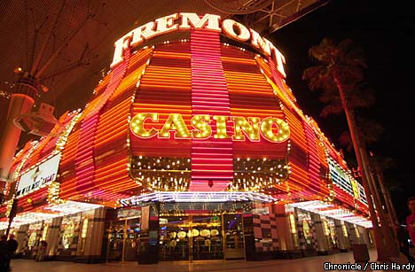 Downtown's Fremont Street Recalls Old Vegas / Gamblers come for slots ...