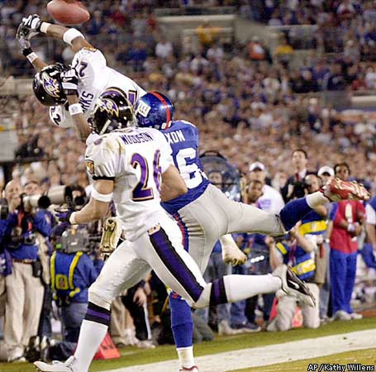 Baltimore Ravens Chris McAlister, left, and Duane Starks (22