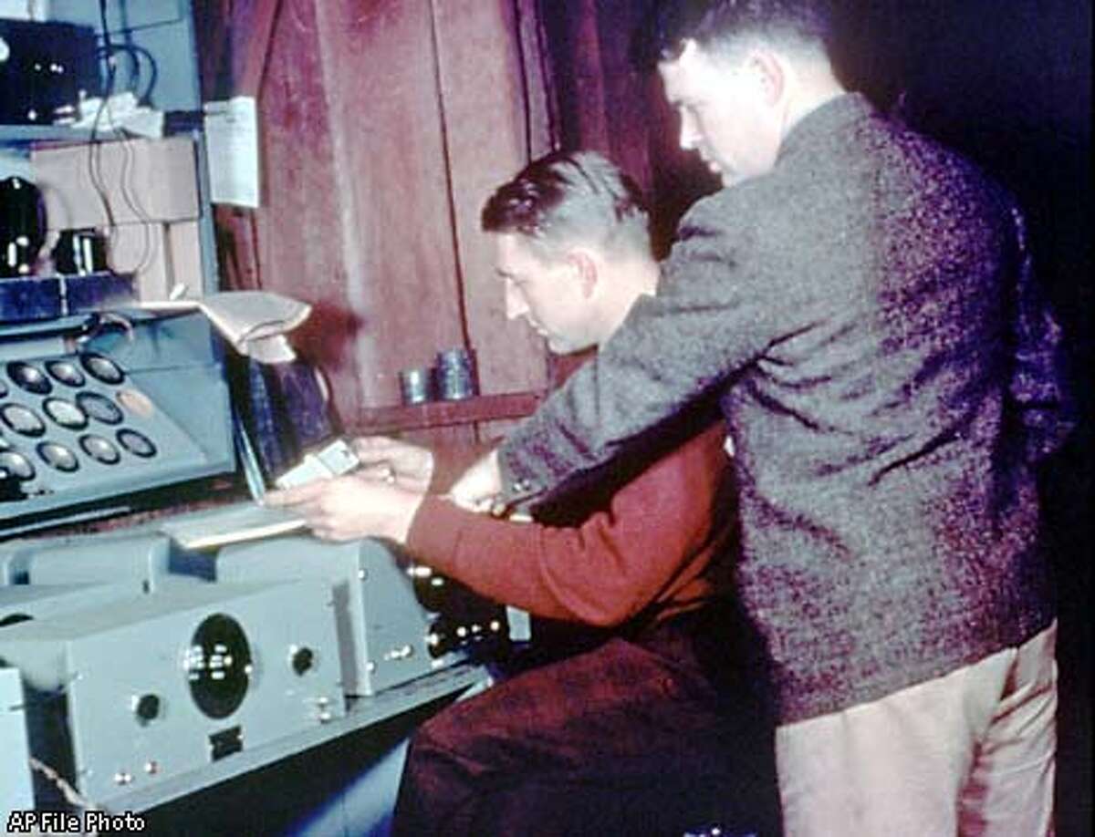 HighTech Pioneer Hewlett Dies / With Packard, he founded electronics