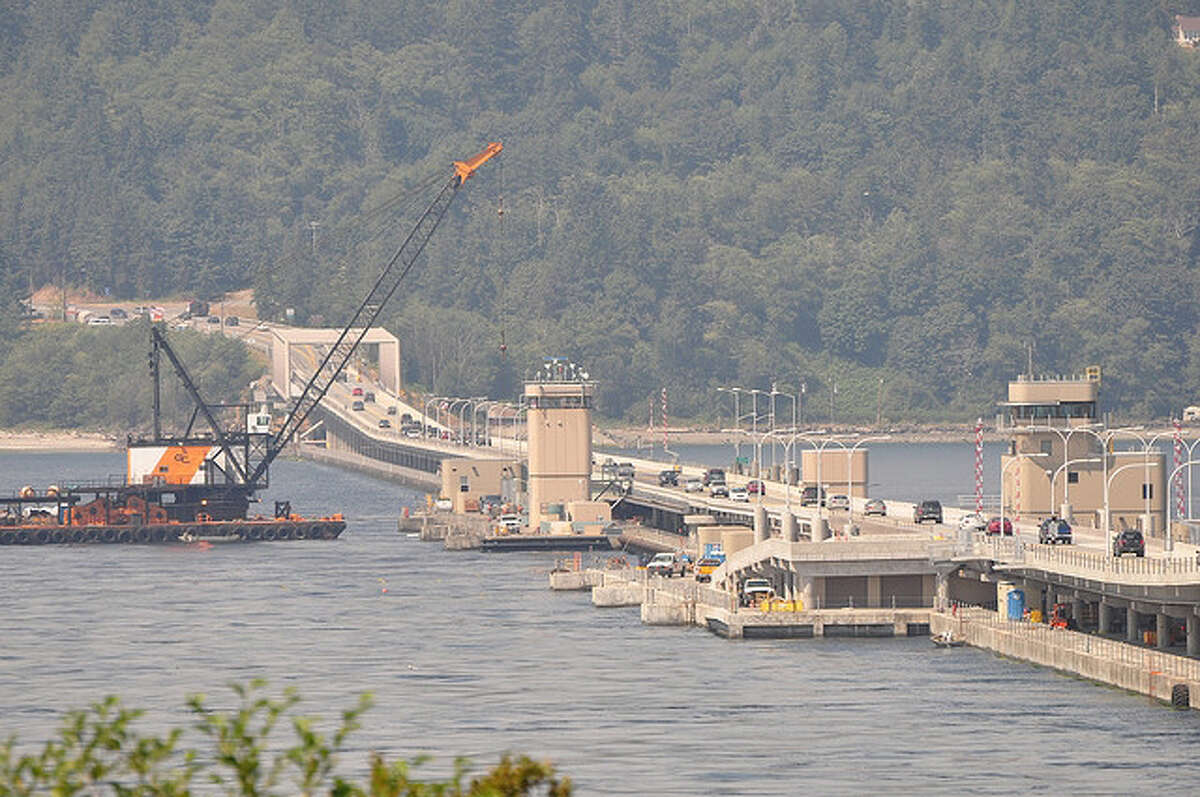 Cuomo champions ConnecticutL.I. bridge, tunnel