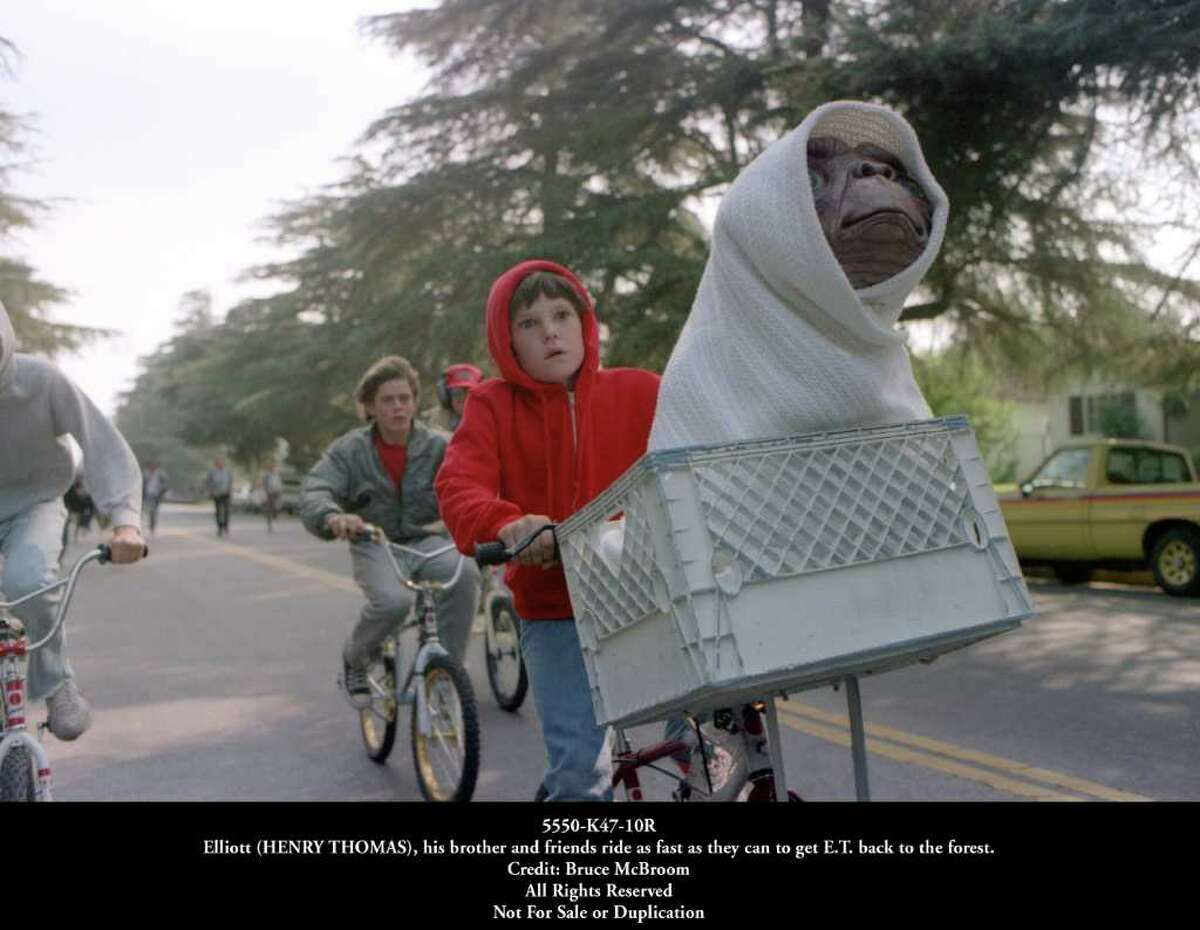 Elliott (HENRY THOMAS), his brother and friends ride as fast as they can to get E.T. back to the forest.