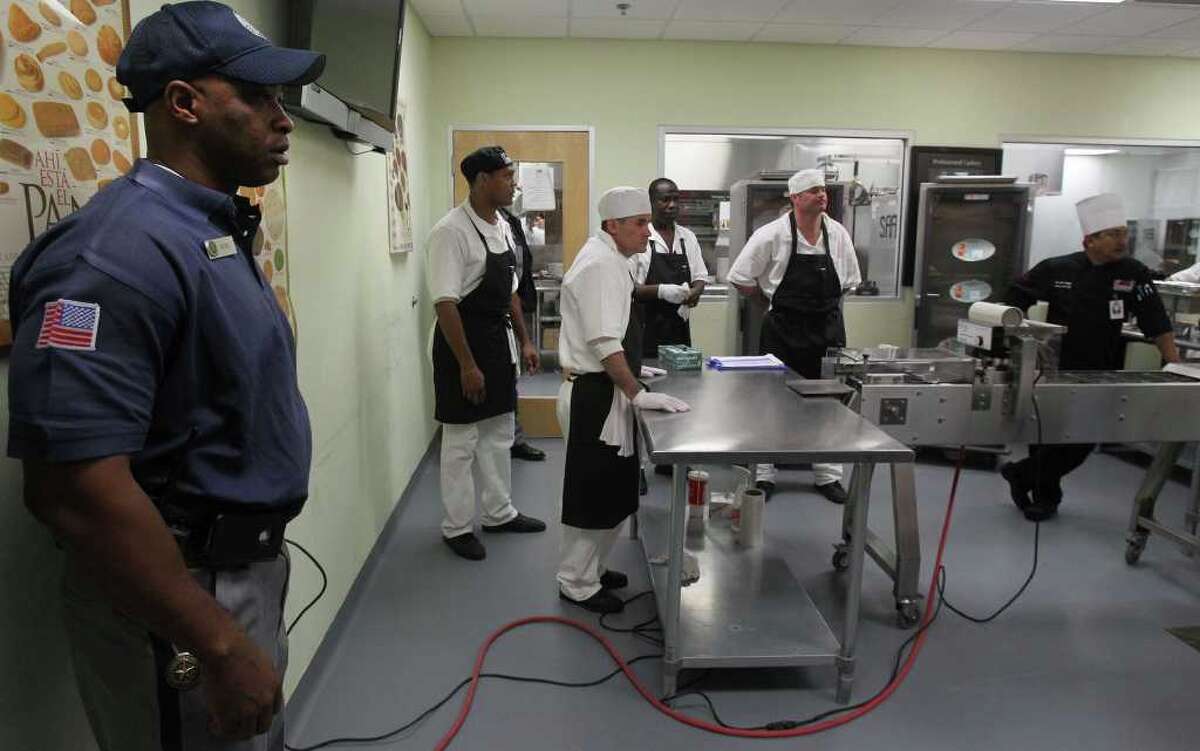 Inmate cooks give back at food bank