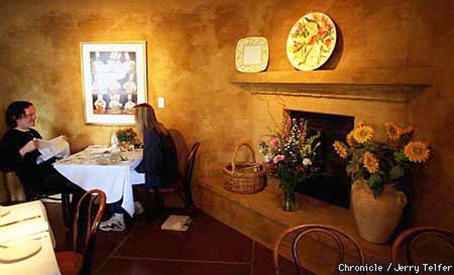 Dining Along The Wine Road Napa Valley Restaurants Just Get Better Jeanty 3 C 02apr98 Fd Jlt Fireplace And Fl Sprays Add To