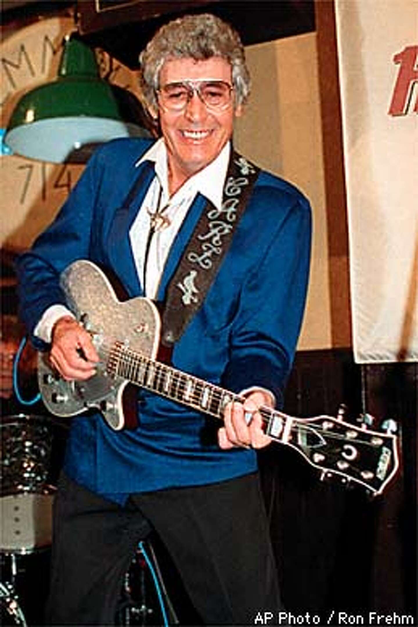 Carl Perkins Dies at 65 -- A Patriarch of Rock 'n' Roll