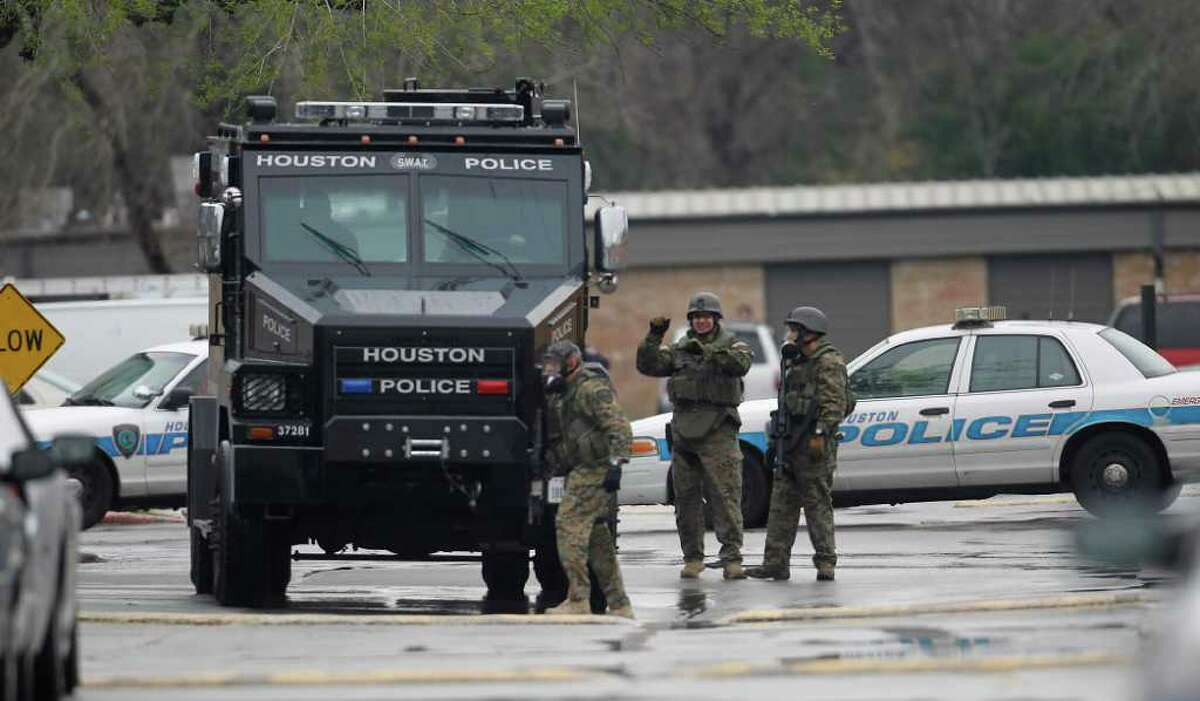 Swat звук. Houston SWAT. SWAT транспорт. Houston Texas SWAT. Houston SWAT Sniper.