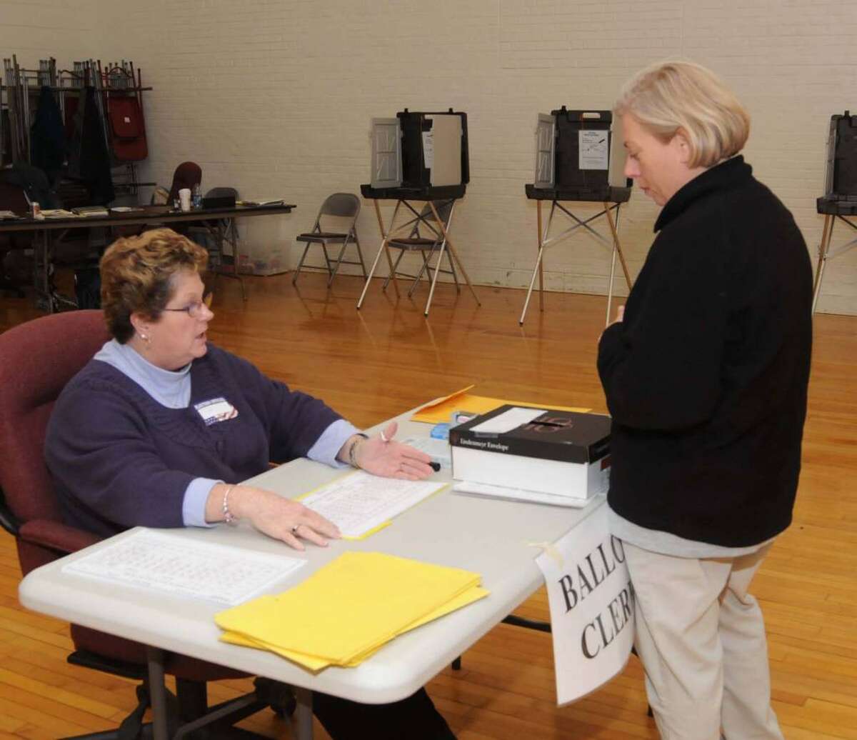 Bethel voters elect Knickerbocker first selectman