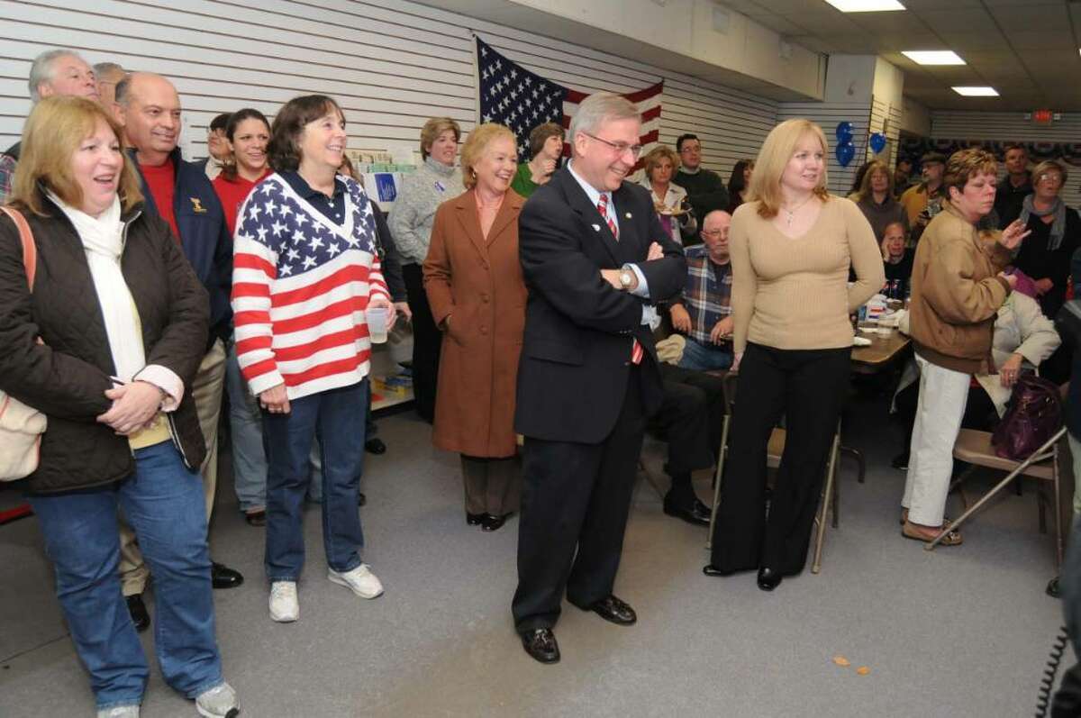 Bethel voters elect Knickerbocker first selectman