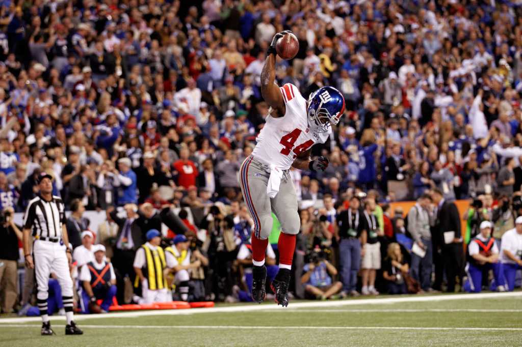 New York Giants' Ahmad Bradshaw flexes after scoring a second-quarter  touchdown against the Pittsburgh Steelers at The New Meadowlands Stadium in  East Rutherford, New Jersey, on Saturday, August 21, 2010. (Photo by