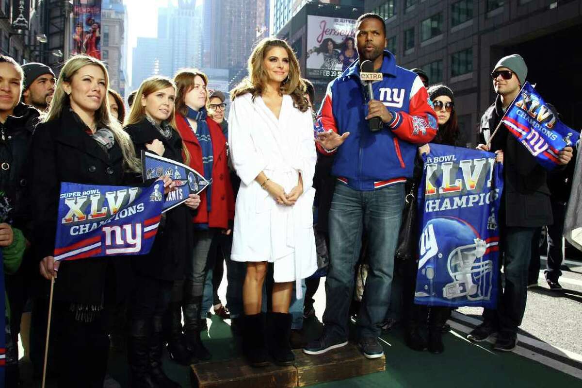 Maria Menounos Loses Bet Wears Giants Bikini In Times Square