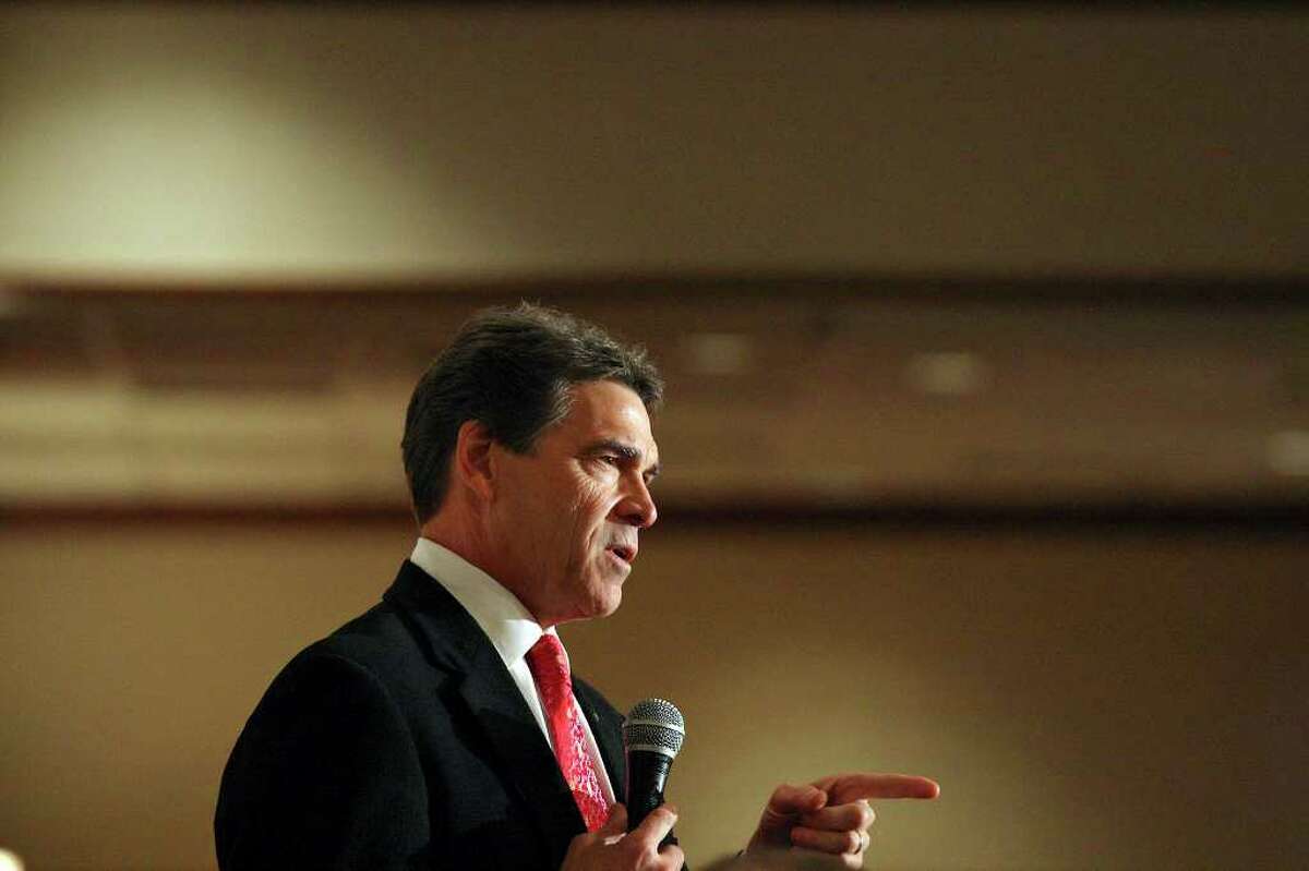Gov. Rick Perry fires up the crowd at the Williamson County Republican Party's Reagan Dinner.