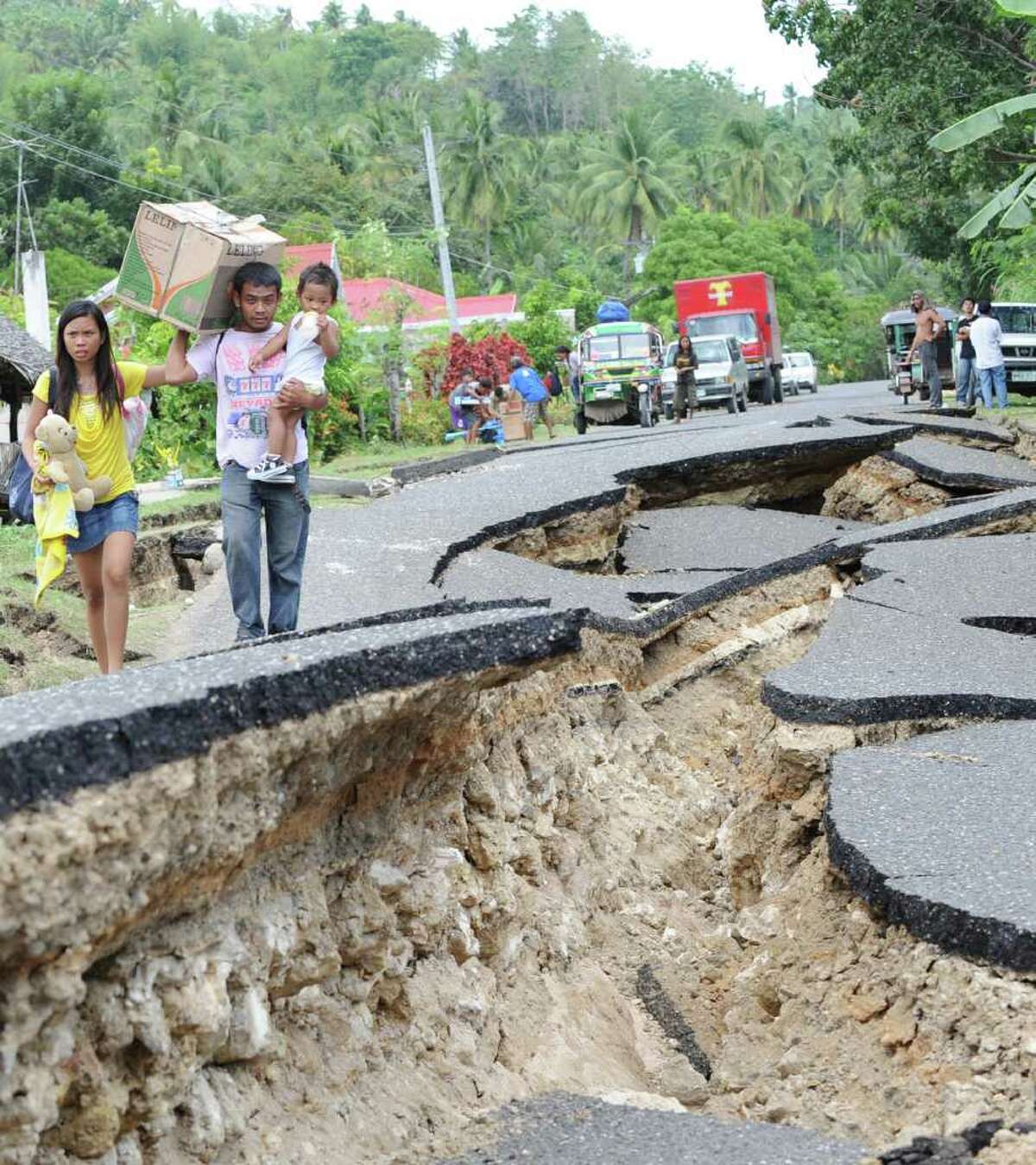 News Of The World In Photos: Aftermath Of Quake In Philippines