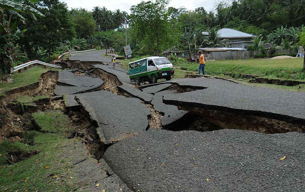 Philippines earthquake kills dozens