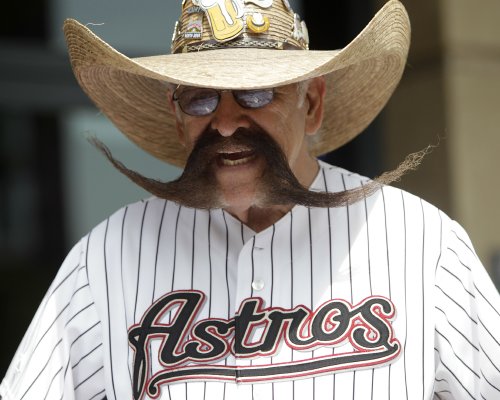 Astros fans mourn mustached super-fan Valentin Jalomo - Our Esquina