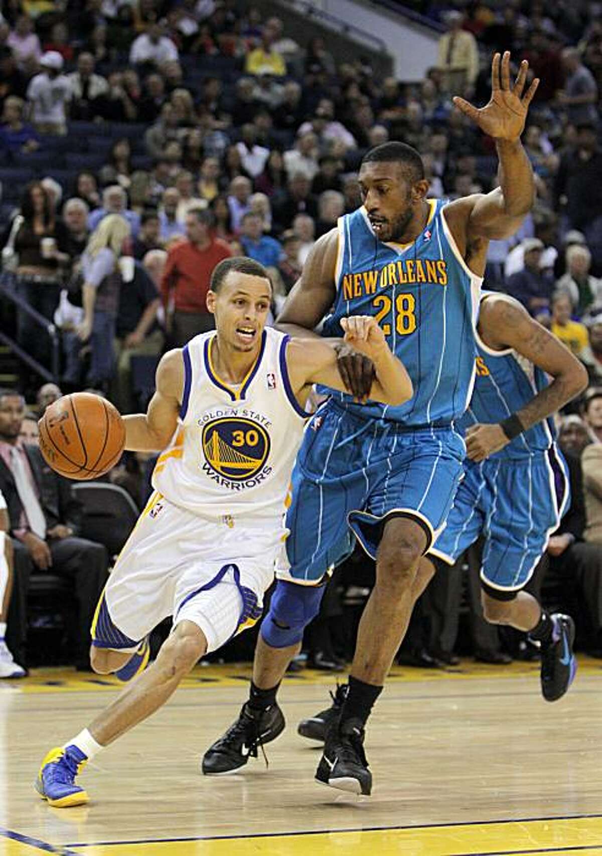 Hot-shooting Hornets make Warriors 10th straight victim