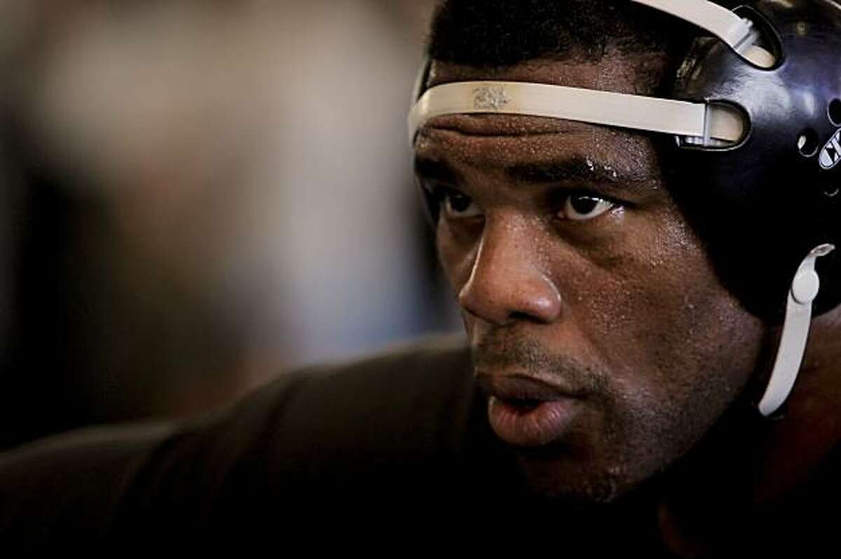 Herschel Walker trades cleats for hardhitting MMA