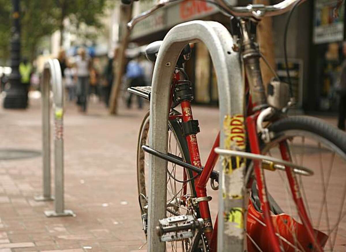 Urban Bicycling Workshops offer tips on the best bikes to buy for riding in the city and how to properly lock a bicycle.