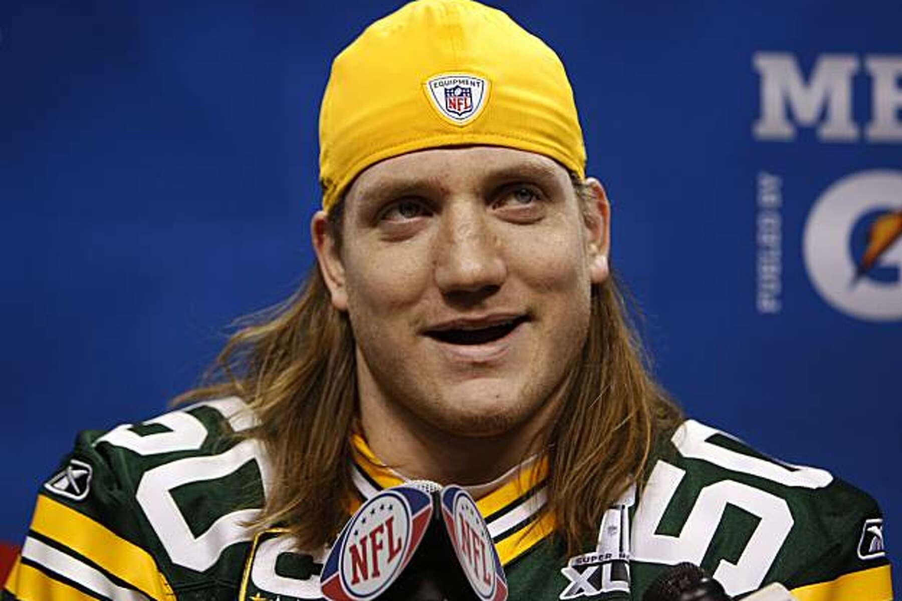 A.J. Hawk signs with Packers day after release