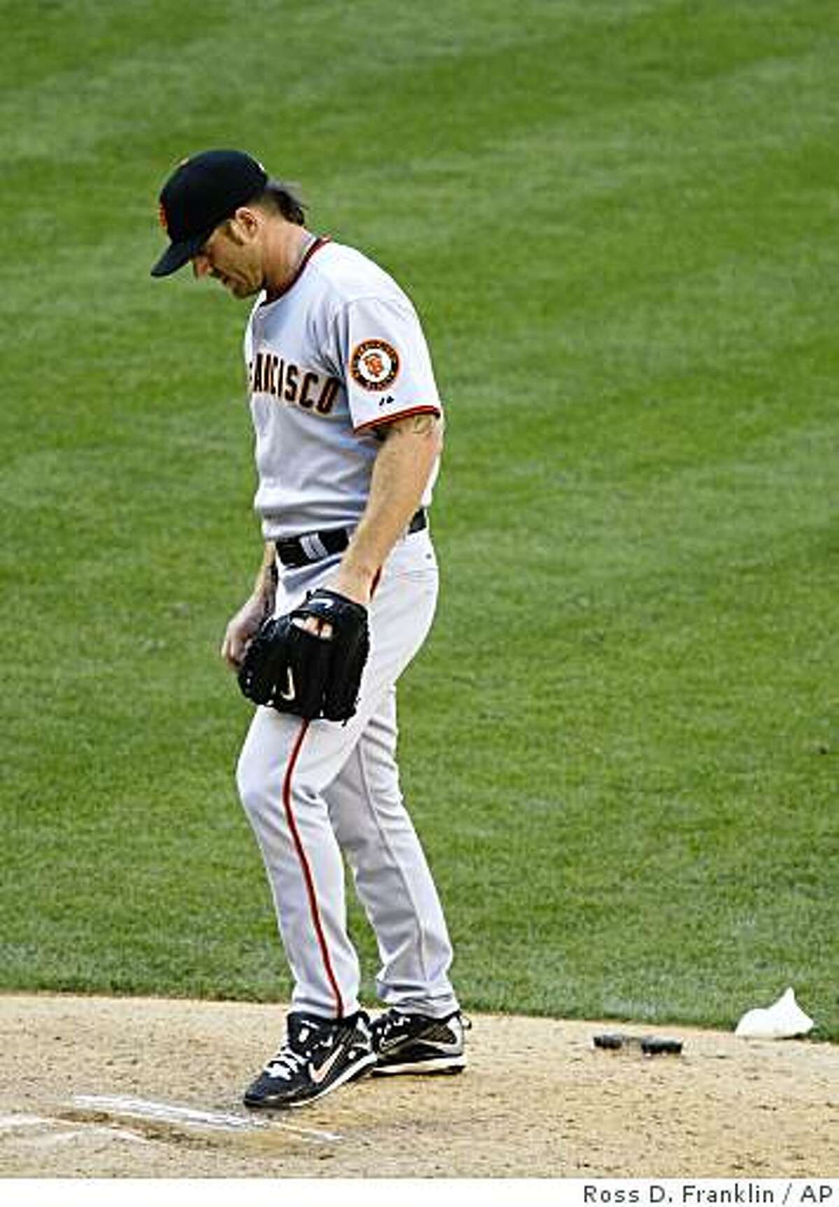 Wilson blows save as Giants bullpen poops out