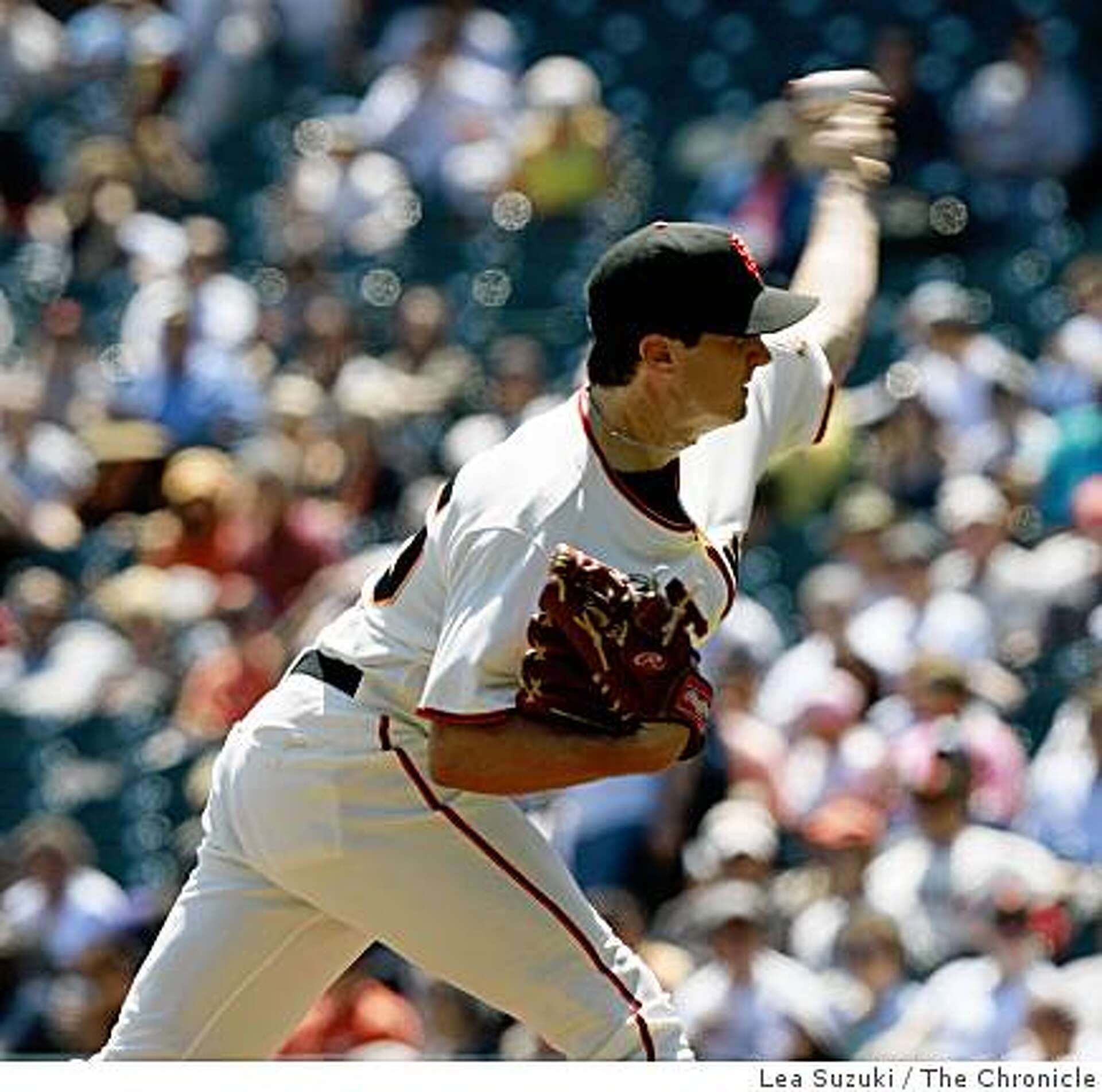 Molina's hit lifts Giants in 10th, image size:1920x1902