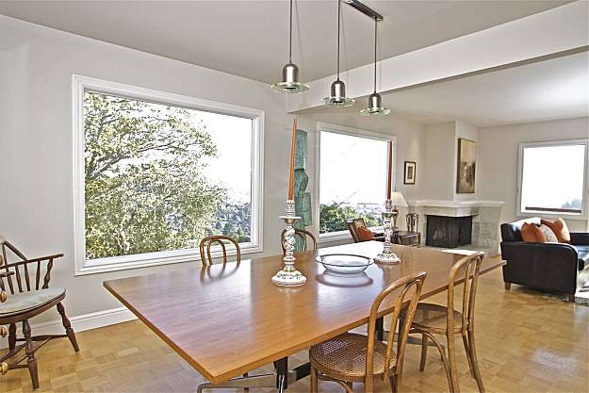 Sunfilled Corte Madera home with views